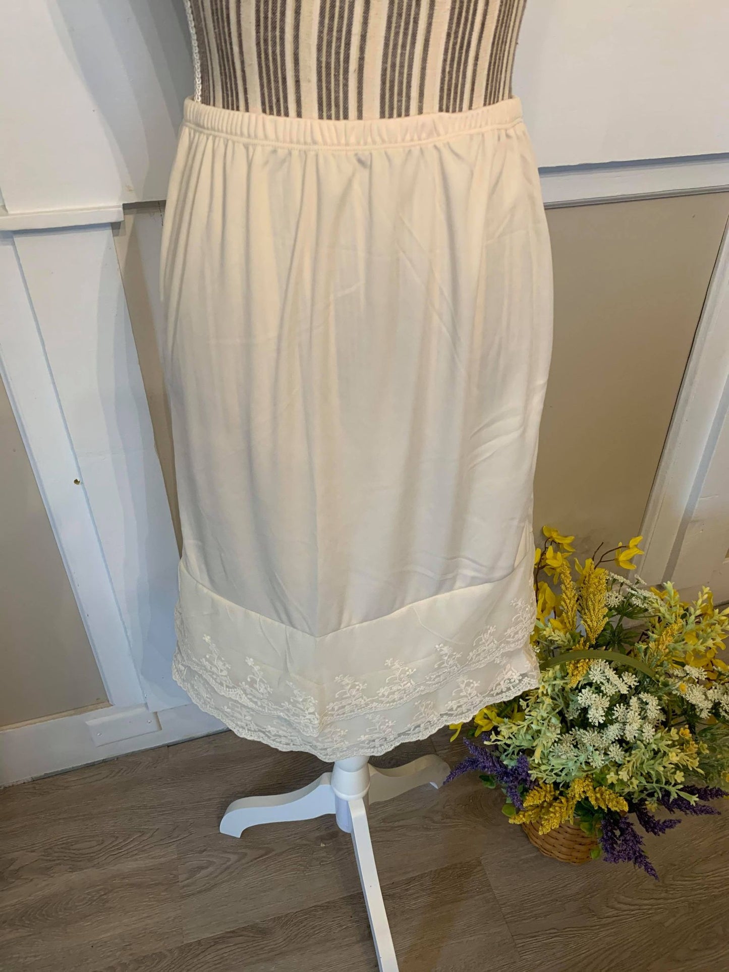 Ivy Slip Extender-Plus (Black, Natural & Ivory)