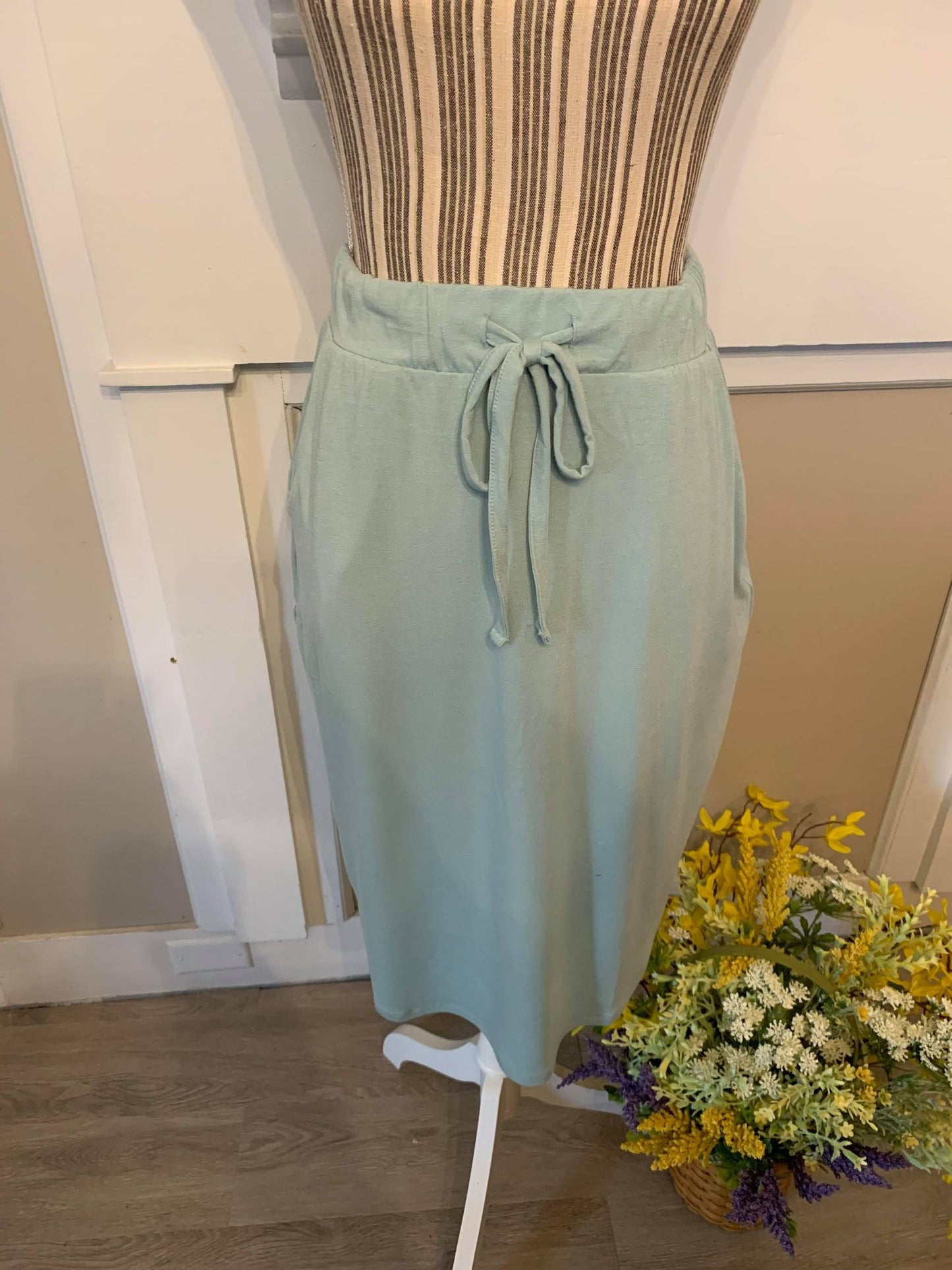 The Weekender Skirt (Multiple Colors)